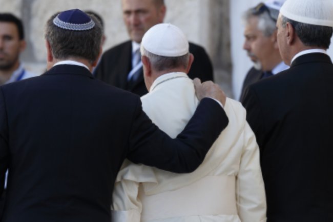 УСЕРЕДИНІ КОЖНОГО ХРИСТИЯНИНА СИДИТЬ ЄВРЕЙ.